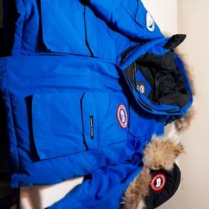I'm selling a never used XL CANADA GOOSE EXPEDITION WINTER COAT WITH COYOTE FUR.